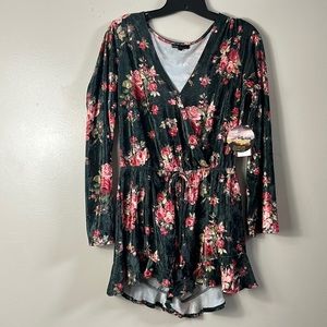 BeBop Women’s Floral Long Sleeves Romper Size L NWT